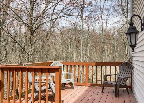 38 Vincent Cir, Worcester MA 01604-3462 exterior