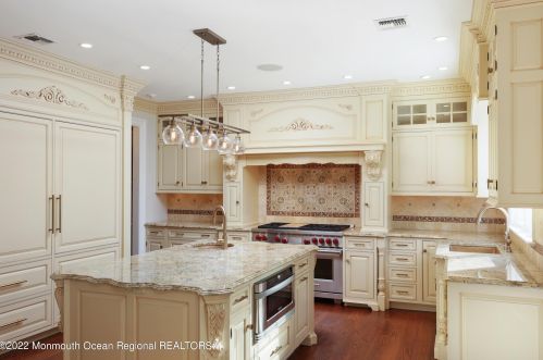 21 Vista Dr, Little Silver NJ  07739-1611 exterior