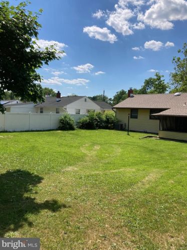 124 Military Dr, West Deptford NJ 08063-1507 exterior