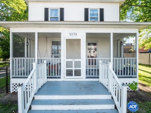 1174 Mammoth Rd, Dracut MA  01826-3147 exterior