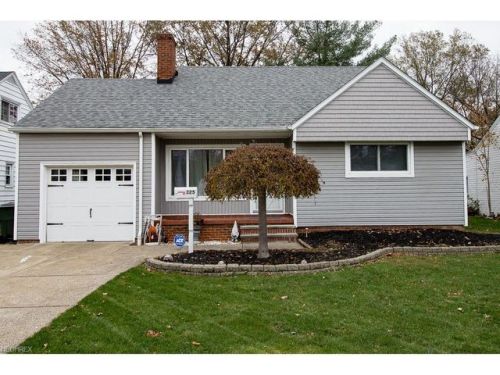 325 276th St, Cleveland, OH 44132-1303