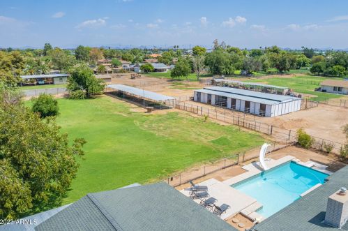 4210 Country Gables Dr, Phoenix AZ 85053-4528 exterior