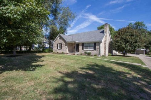 1807 Herr Ln, Louisville KY  40222-6547 exterior