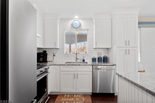 9 Lake Pochung Rd, Wantage NJ  07461-4027 exterior