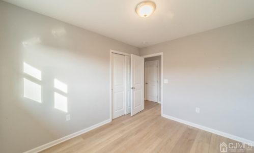 4 Charlotte St, Carteret NJ  07008-2321 exterior