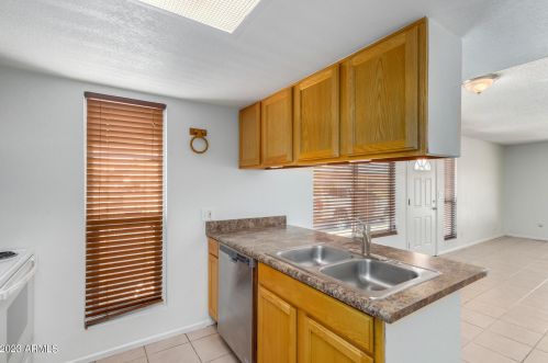 1430 53 Ave, Phoenix AZ 85043-1747 exterior