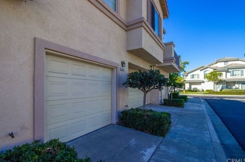 8070 Treeview Ct, Anaheim CA 92808-1553 exterior