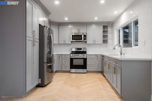 13095 Neptune Dr, San Leandro CA  94577-3130 exterior