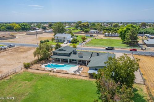 4210 Country Gables Dr, Phoenix AZ 85053-4528 exterior