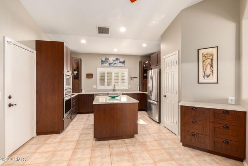 2712 Beautiful Ln, Phoenix AZ 85042-7073 exterior