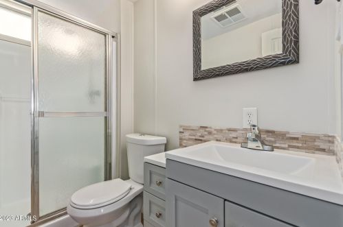 424 Charleston Ave, Phoenix AZ  85022-1529 exterior