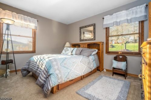 75 Dawn Rd, Milford NJ 08848-1112 exterior