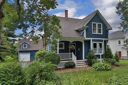 57 Chestnut St, Lynnfield, MA 01940-2531