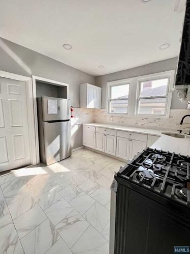 9 Grove St, Kearny NJ  07032-2114 exterior