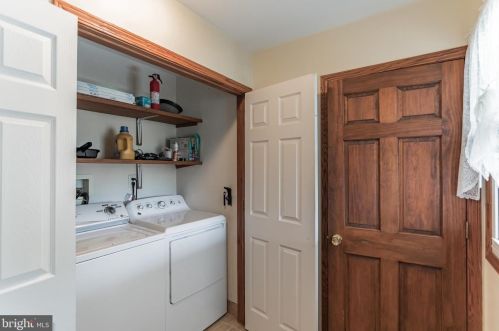 100 Holly Dr, West Deptford NJ 08096-3320 exterior