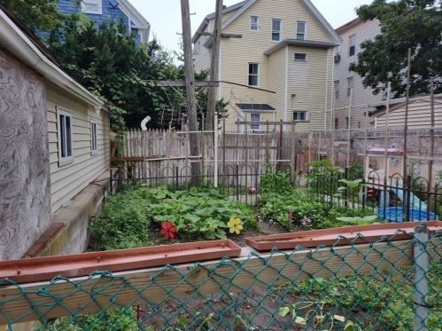 33 Mcgurk St, New Bedford MA 02744-2541 exterior