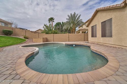 1813 Beautiful Ln, Phoenix AZ 85042-7073 exterior