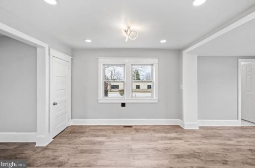 460 Crown Point Rd, West Deptford NJ  08086-2124 exterior