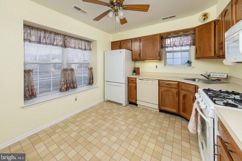 96 Lakebridge Dr, West Deptford NJ 08096-6717 exterior