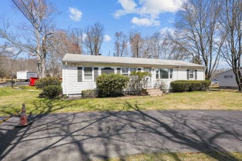 1062 Taunton Ave, Seekonk MA 02771-3111 exterior