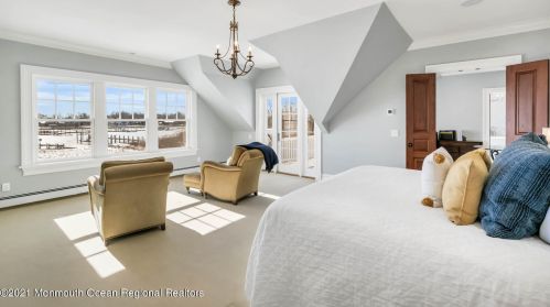 530 Little Silver Pt Rd, Little Silver NJ 07739-1736 exterior