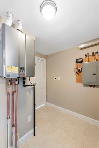 25 Eames St, North Reading MA  01864-2117 exterior