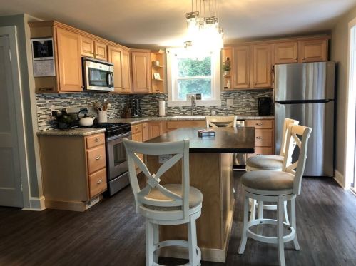 28 Highland Ave, West Bridgewater MA 02379-1118 exterior