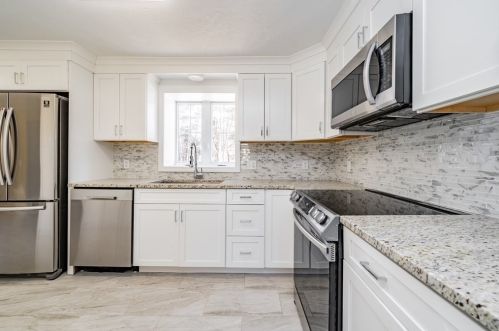 122 Farnham Ln, Montgomery, MA 01085-3905