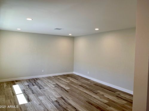 2501 Beryl Ave, Phoenix AZ  85028-3714 exterior