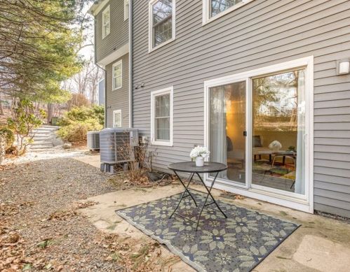 2 Glenbrook Ln, Arlington MA 02474-1304 exterior