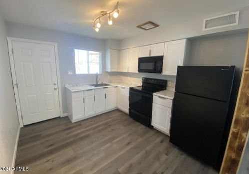 412 17 Dr, Phoenix AZ 85029-5931 exterior