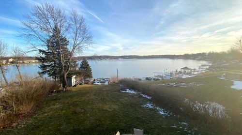 3401 Lakeshore Dr, Crown Point, IN 46307-8922