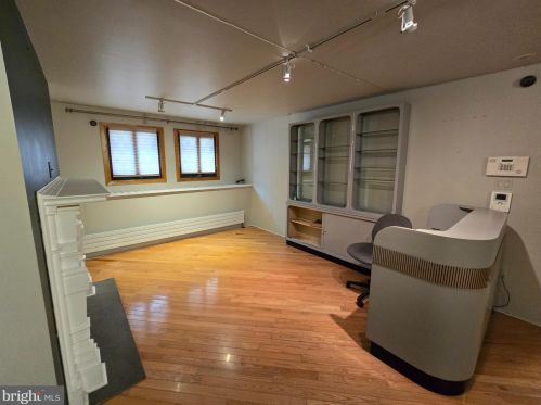 1213 Locust St, Philadelphia, PA 19107-5409