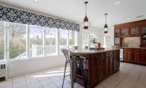 33 Sunnycrest Dr, Little Silver NJ 07739-1126 exterior