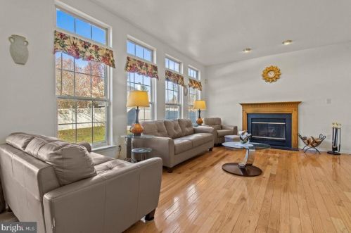 13 Equestrian Dr, Burlington NJ 08016-3065 exterior