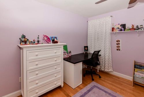 51 Hastings Rd, Dedham MA 02026-5407 exterior