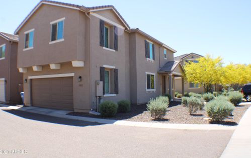 2425 73rd Dr, Phoenix, AZ 85035-3261