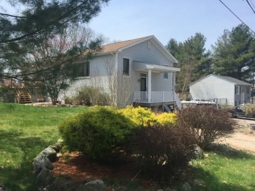 16 Crest Ave, South Kingstown, RI 02882-2810