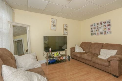 10 Merrimack View Ct, Lawrence MA  01841-5111 exterior