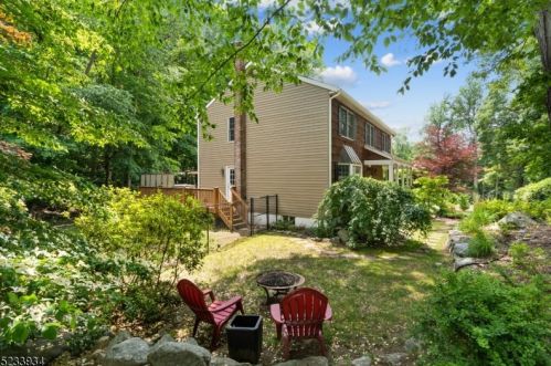 6 Cheshire Ln, Skyline Lakes NJ 07456-2743 exterior