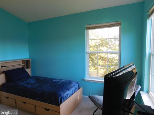 612 Schaeffer Ave, West Deptford NJ 08096-6631 exterior