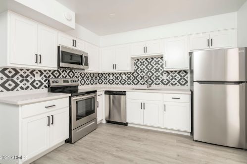 2302 29 St, Phoenix AZ 85048-7730 exterior