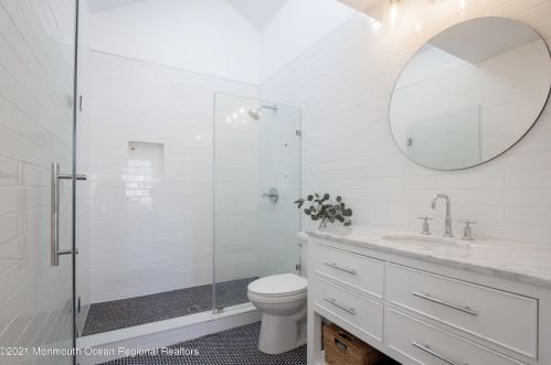 33 Sunnycrest Dr, Little Silver NJ 07739-1126 exterior