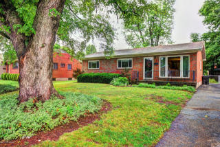 3107 Hikes Ln, Louisville, KY 40220-2004