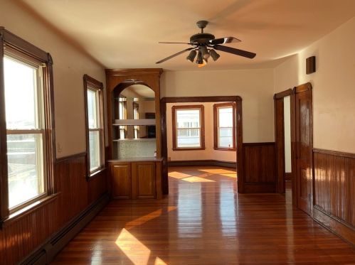 279 Earle St, New Bedford MA 02746-1813 exterior