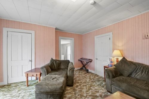 90 Mechanic St, Barre MA exterior