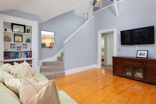 77 Wildwood Ave, Newton, MA 02460-1321