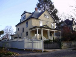 170 Oakleigh Rd, Newton, MA 02458-2224