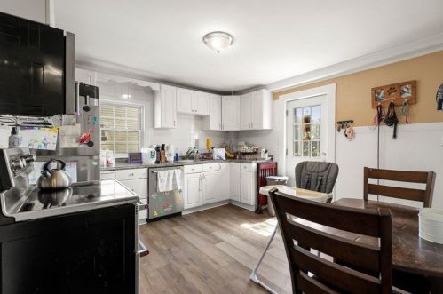 32 Warner St, Gloucester MA 01930-2841 exterior