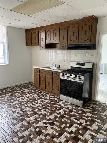 19 Liberty St, Kearny NJ  07032-2154 exterior